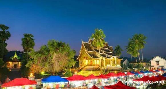 老挝有个安静的夜市，商贩们不吆喝，不叫卖，游客却仍络绎不绝 