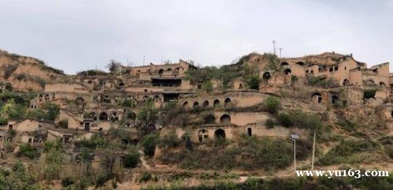 晋中一座无人居住的村落  依山而建有400多年历史  有些可惜 