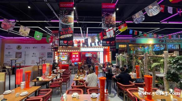 广州放开管控后   CBD排名第一的美食街   湘菜大排档堂食体验 