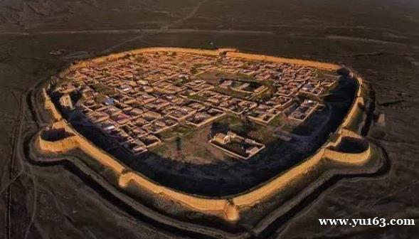 甘肃有座沙漠龟城，历经400多年沧桑，是明代典型的军事要塞 