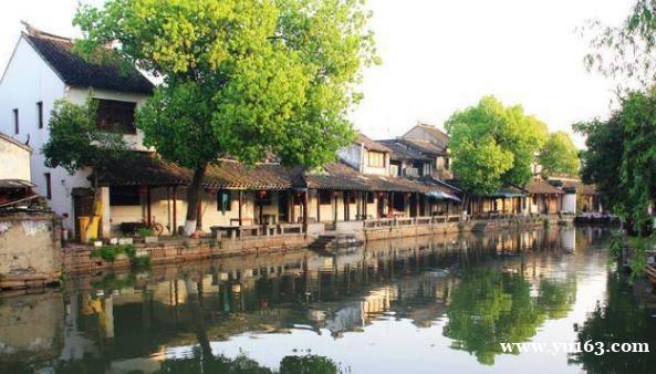 苏州又一古镇走红，一园两堂三桥不可错过，距市区半小时车程 