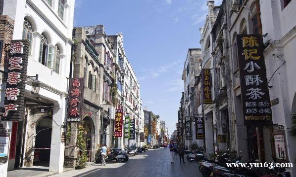 大风中因海而兴的北海老城   海浪拍岸   游船停航   渔船避港 