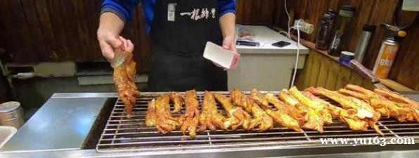 大叔起早贪黑卖“它”，10元一根，路人抢着要，拿到手后想退货！ 