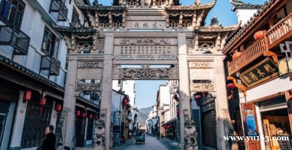 浙江这个千年古镇，被誉为梅花城，曾跟杭州同级却少为人知 
