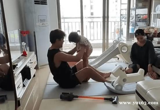 演员王东家暴事件后续  不到半年与妻子重归于好  真是令人不解 