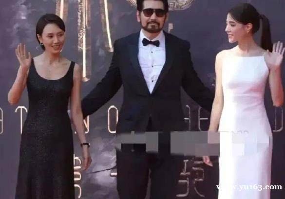 费翔红毯抓袁泉手引热议  曾为上春晚遭封杀  如今62岁为角色复出为何又陷争议 
