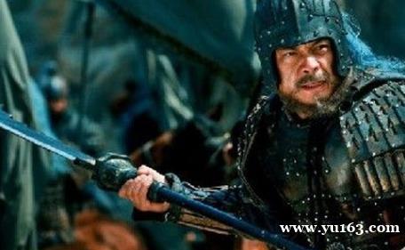此人是刘备的心腹爱将，曾狂言灭曹军十万大军，却以叛将身份被杀