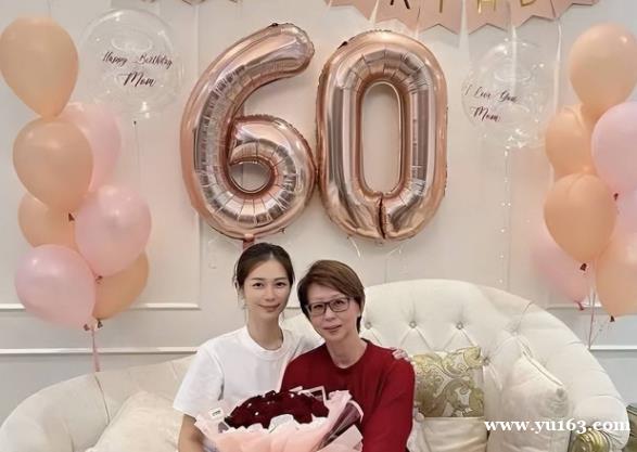 TVB离巢女星为母亲庆生！60岁寿星被赞冻龄，母女同框像姐妹 