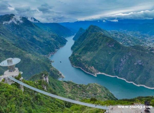 湖北唯一印在人民币上的风景，长江巫峡第一拐，令人叹为观止 