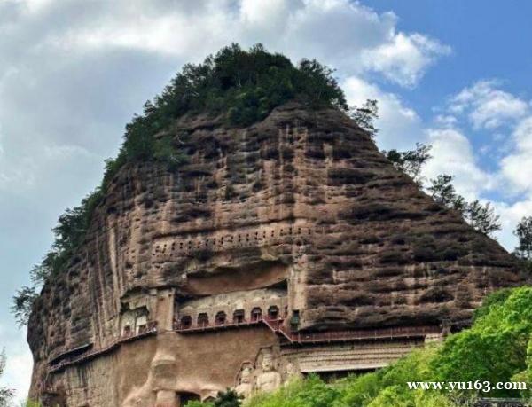 麦积山风景区，自然景观和人文景观完美结合，自古便是丝绸之路的必经之地 