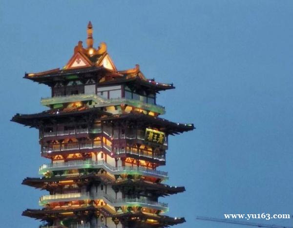 我国四大名楼之一  楼高99米  是川西平原上最高的古建筑之一 
