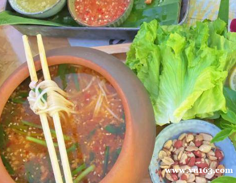 云南美食大赏  米线牛肉砂锅鱼   特殊环境孕育特殊风味 