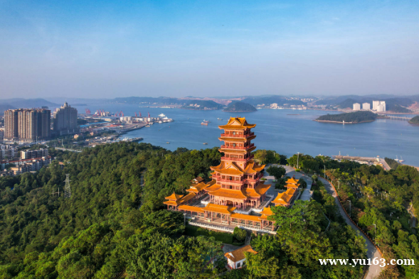 夜宿防城港，晨登仙人山！山顶有座仙人阁，被誉广西黄鹤楼 