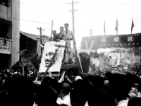 重庆老照片：抗战胜利日欢庆的重庆 百姓高呼“日本投降了，安逸！”
