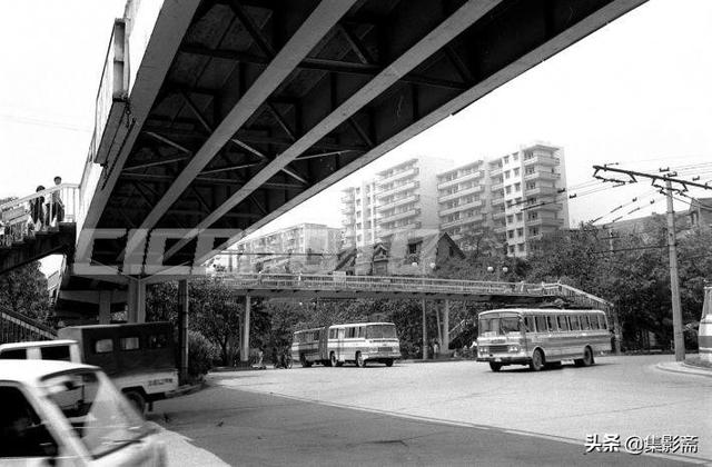 重庆公交车70年变迁老照片